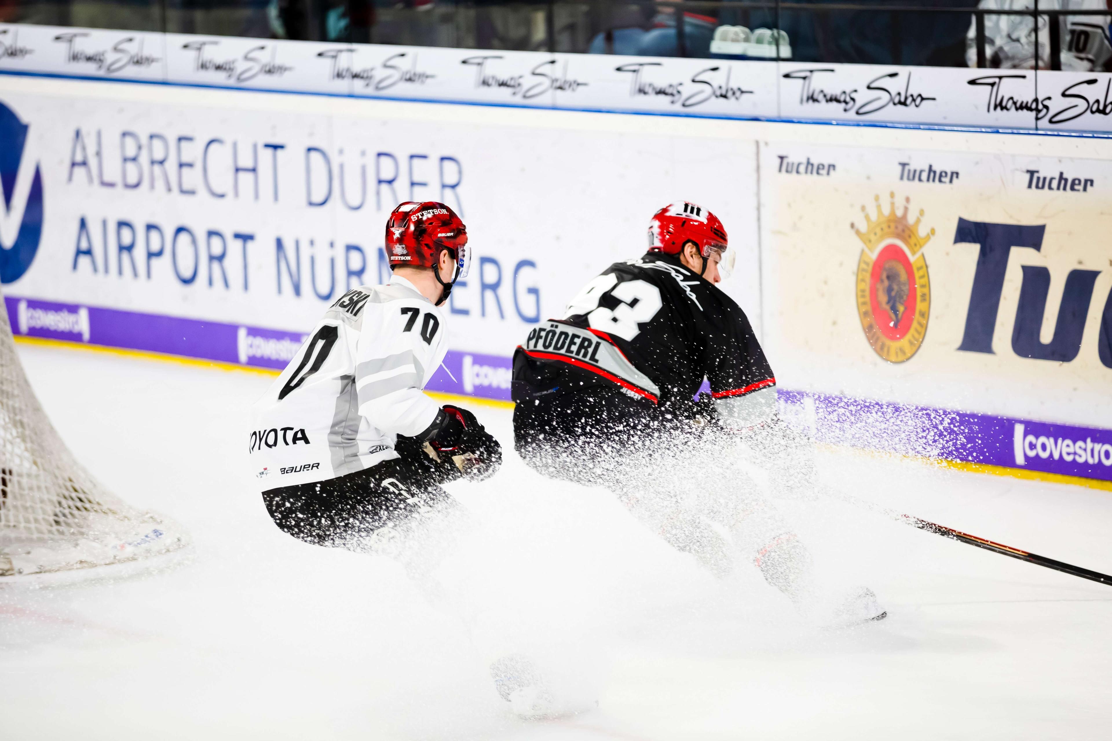 Eishockey spielen: Welche Ausgaben kommen auf dich zu?